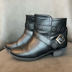 Girls size 2 black boots